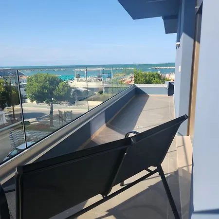 Alojamento de Acomodação e Pequeno-almoço Frontemare E Elisabetta