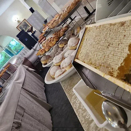 Alojamento de Acomodação e Pequeno-almoço Frontemare E Elisabetta Cesenatico