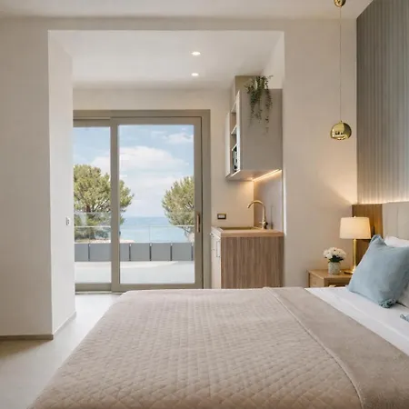 Frontemare E Elisabetta 4*