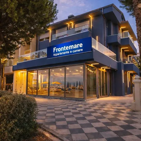 Alojamento de Acomodação e Pequeno-almoço Frontemare E Elisabetta 4*